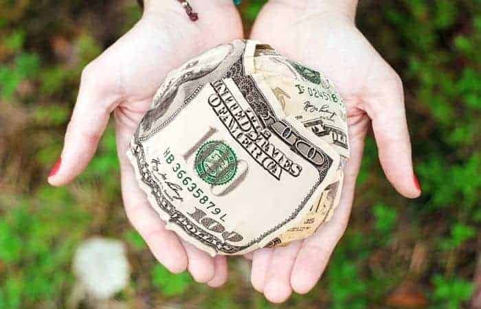 How Much Money Should You Give For a Retirement Gift?