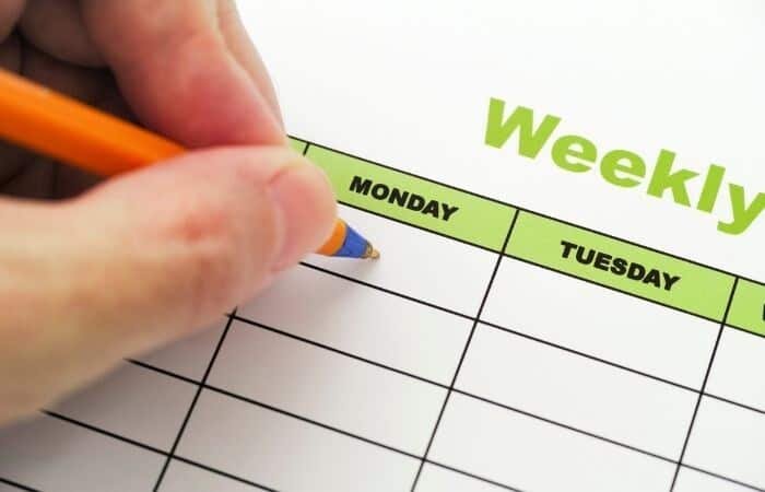 Retirement Weekly Schedule: Tips & Examples